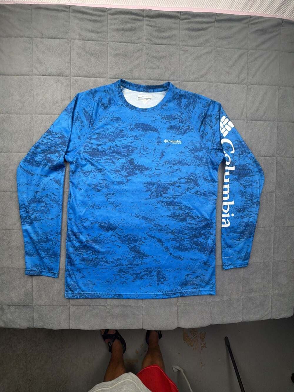 Columbia PFG Men's Super Terminal Tackle Long Sleeve Shirt in Blue Digital Camo